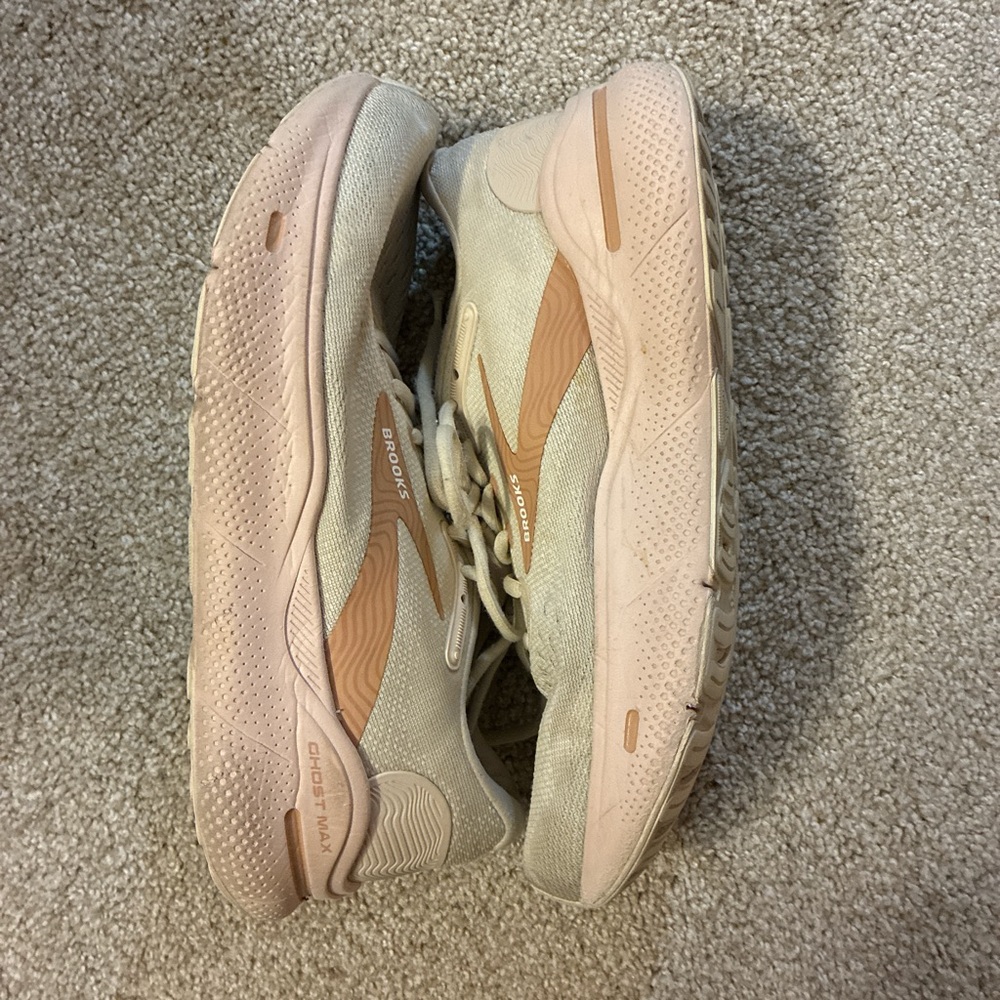 Ghost Max Brooks light pink size